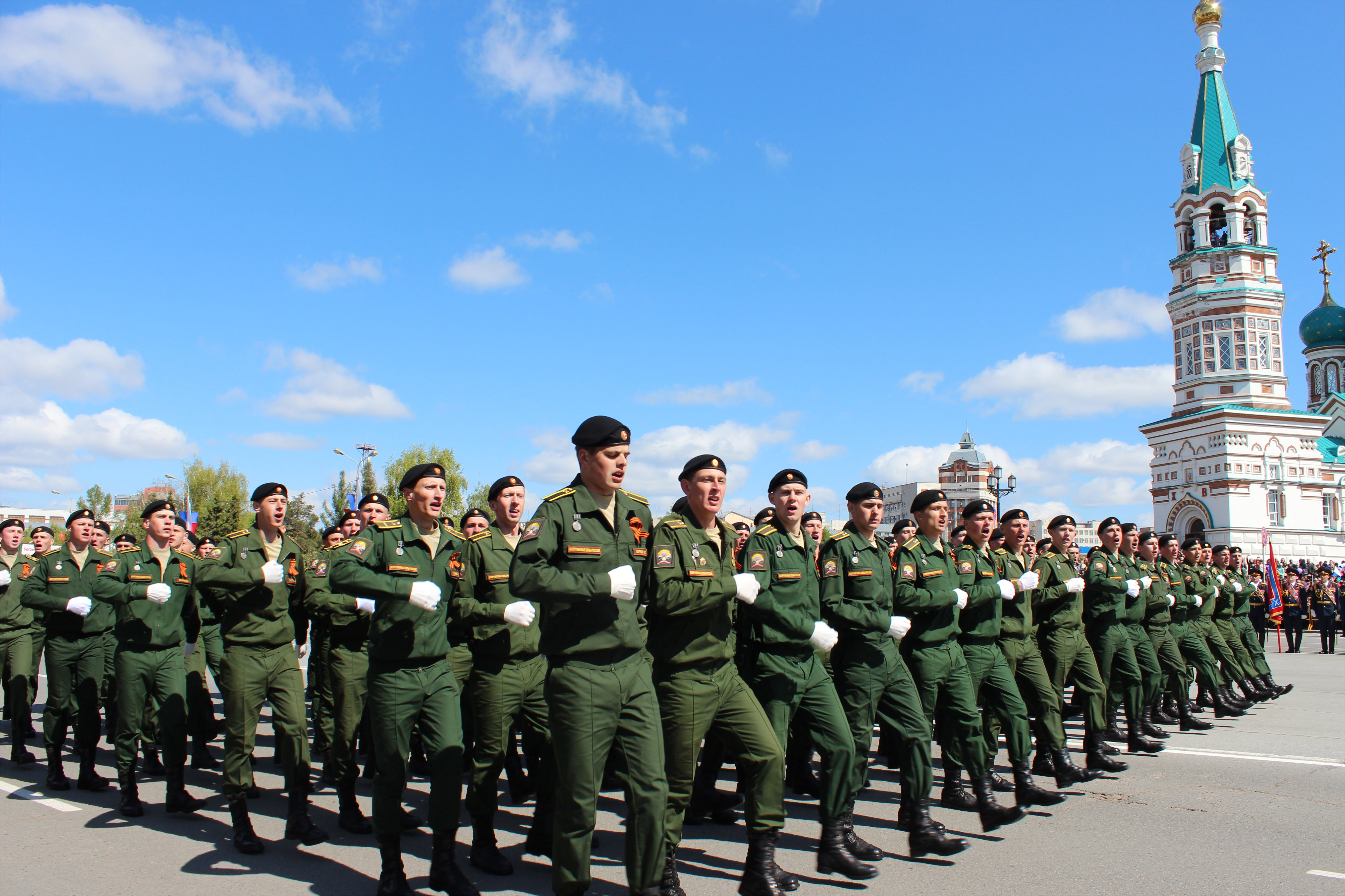 5 мая омск. Армия в Омске. Пограничники на параде. Парад 9 мая Омск. Хим войска на параде.